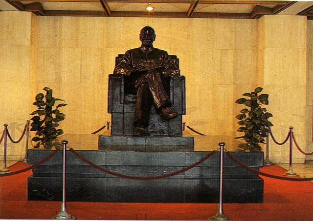 若非黨校為何要放威權銅像？」 政大師生組委員會討論遷移蔣公銅像
