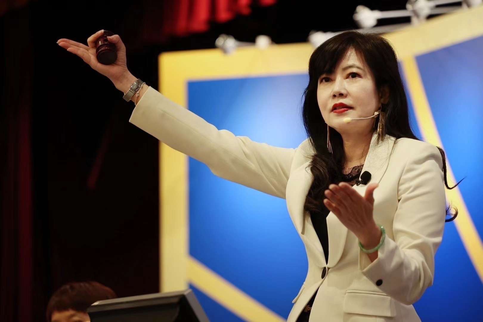 趙心屏專文：游文玫–拍賣會上如鷹、似猴、像牛的指揮家| 趙心屏| 評論- 風傳媒