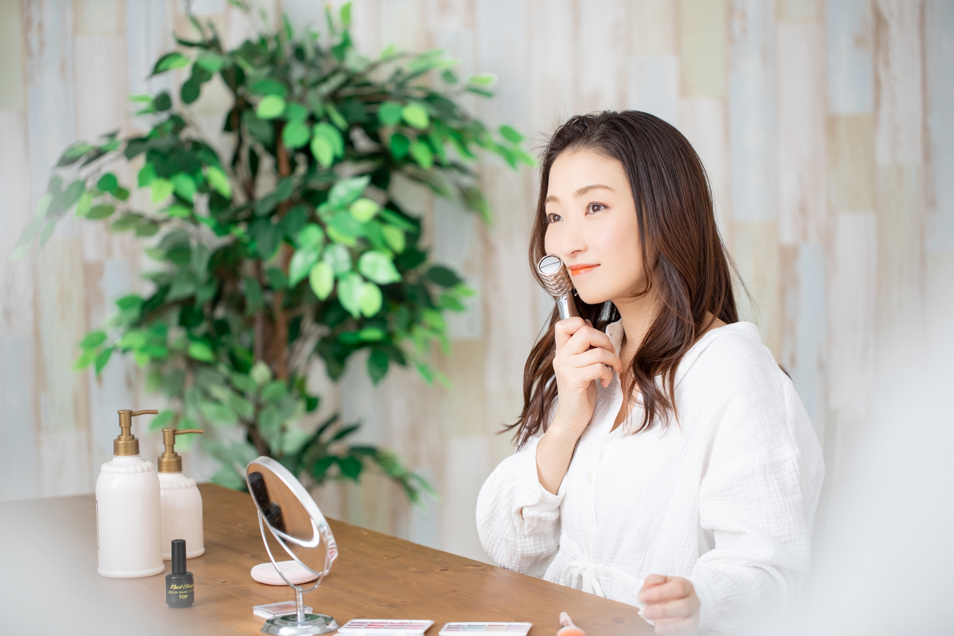 想瘦臉，用按摩滾輪天天按有用嗎？皮膚科醫師：用錯使用方式，恐導致肌膚鬆弛又暗沉| 方舟出版| 風生活- 風傳媒