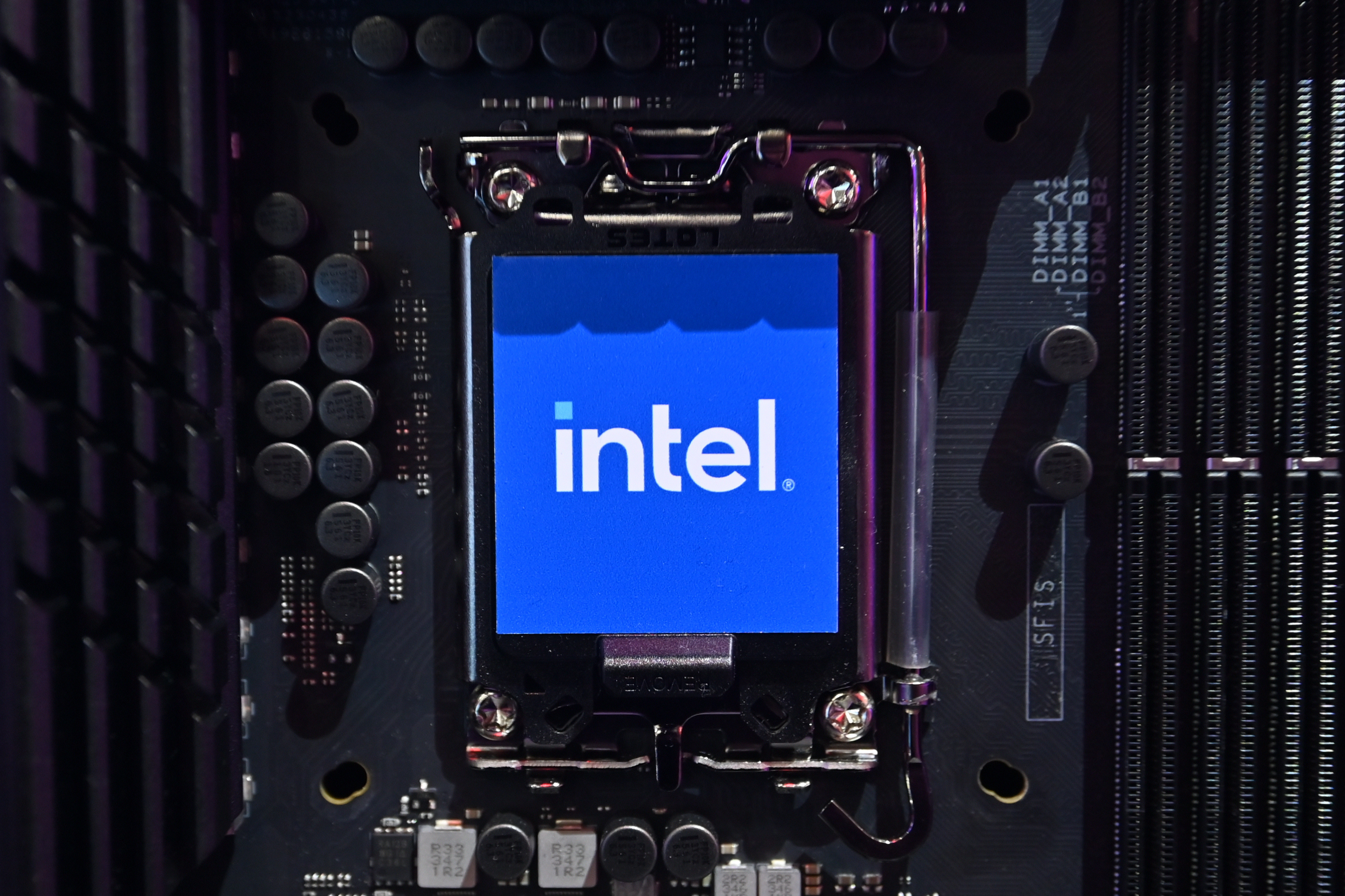 科技巨頭裁1.5萬人後⋯半導體大老「把自己也裁了」！單日股價暴跌26％ | 王宇薇| 風生活- 風傳媒