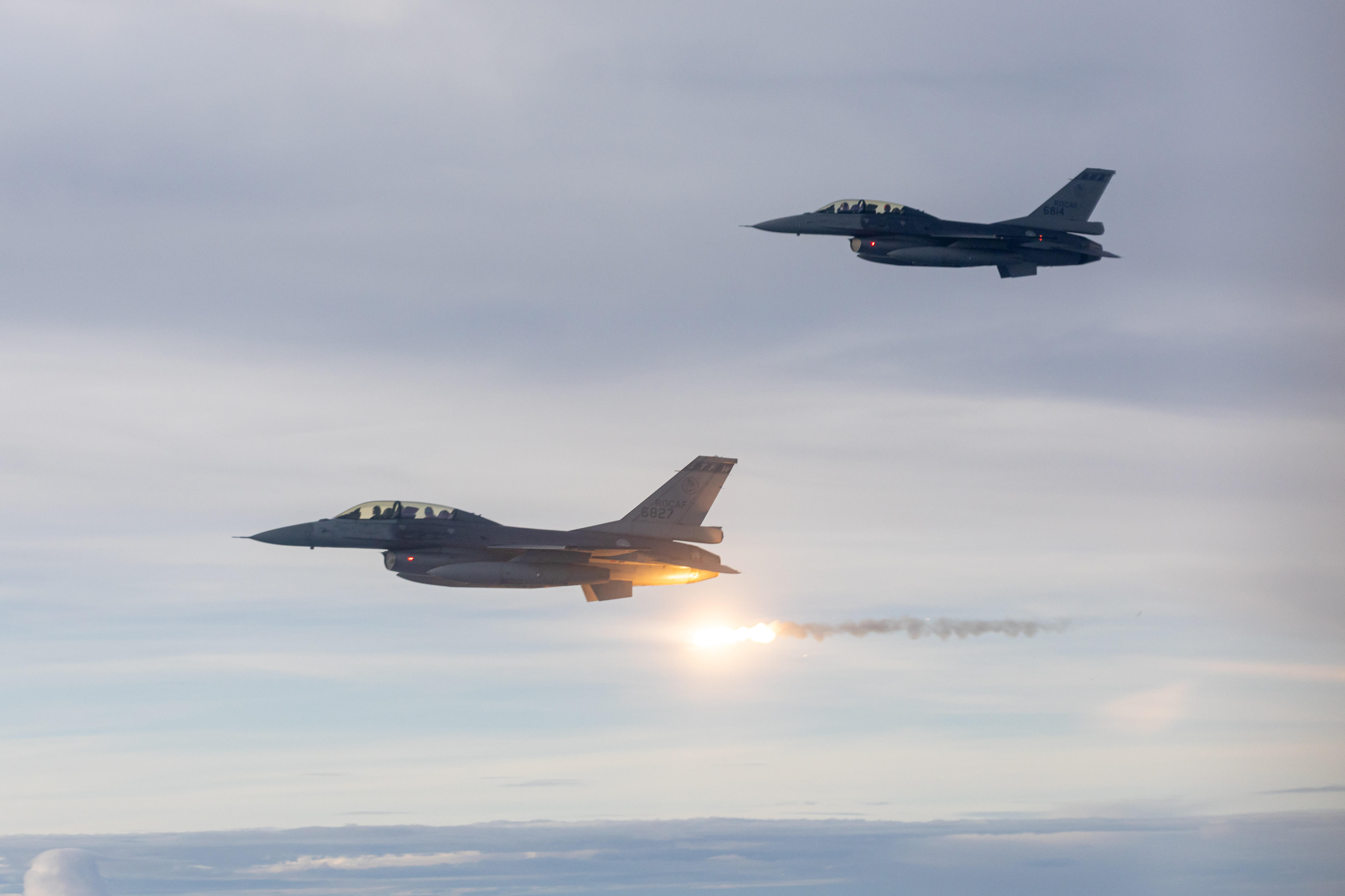 F-16V飛官墜海遇冷氣團潛水教練看海溫數據：沒防寒衣2小時就發抖| 張庭維| 新聞- 風傳媒