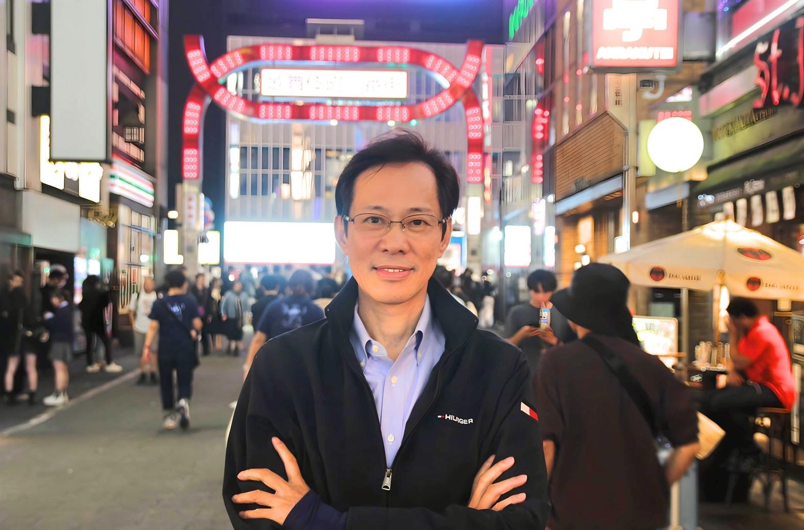 繁華街で案内人から日本の議員選挙まで 中国出身の李小牧が語る
