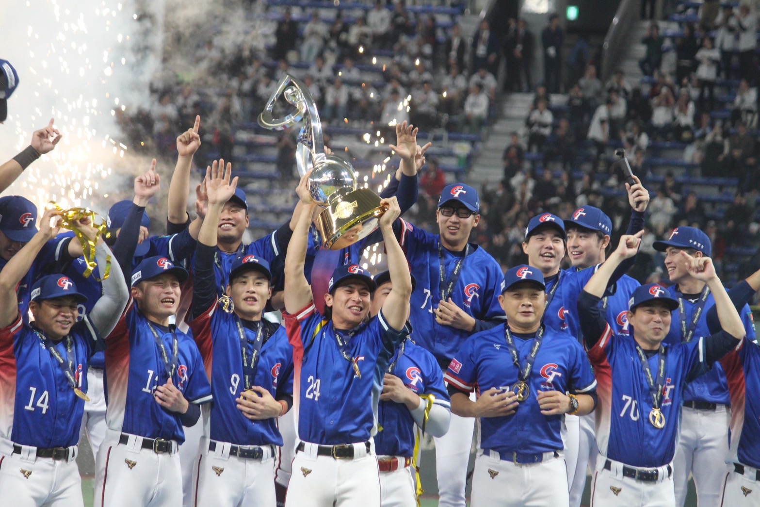 台湾野球　嘉義市和信チーム実物ユニホーム　優勝おめでとう 一番の 台湾野球 優勝おめでとう 嘉義市和信チーム実物
