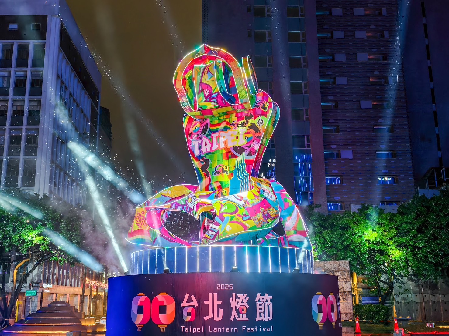 12メートルのカビゴンが桃園2025台湾ランタンフェスティバルに降臨