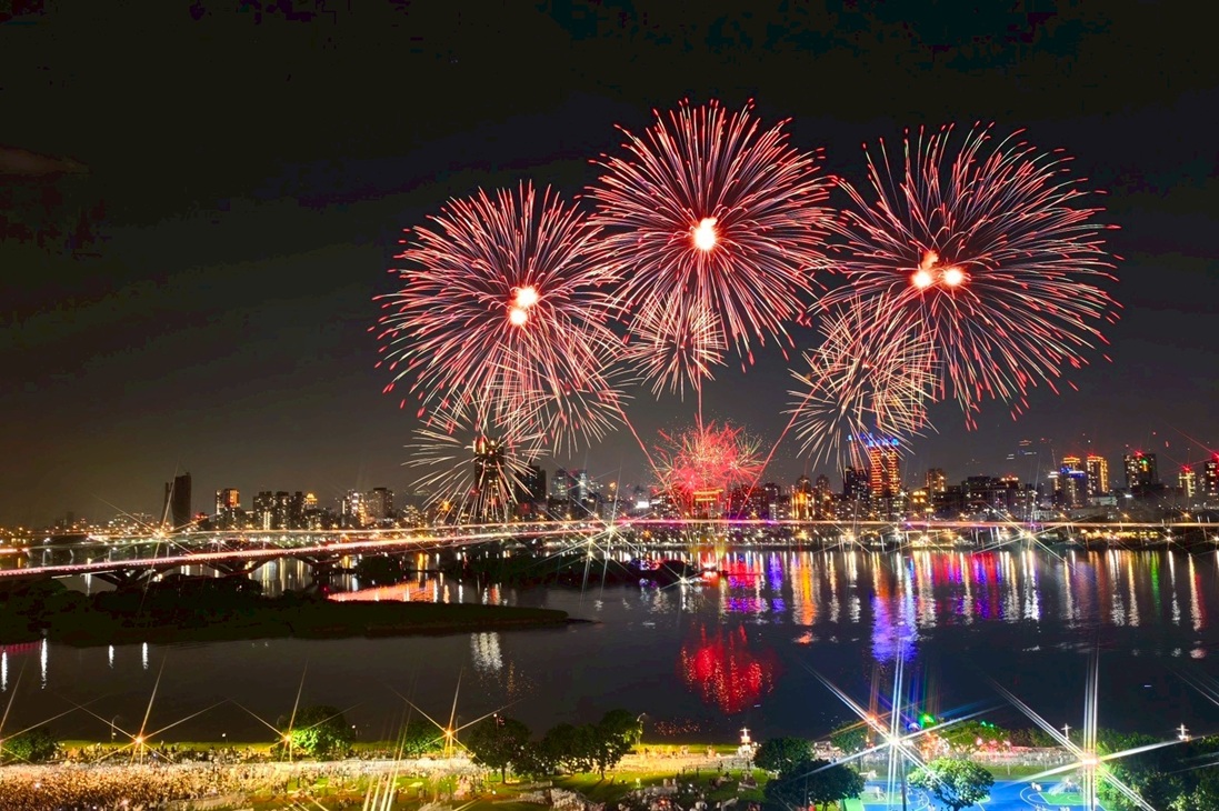 花火×音楽×ディズニー！台湾最大級の夏祭り「大稻埕サマーフェス」が