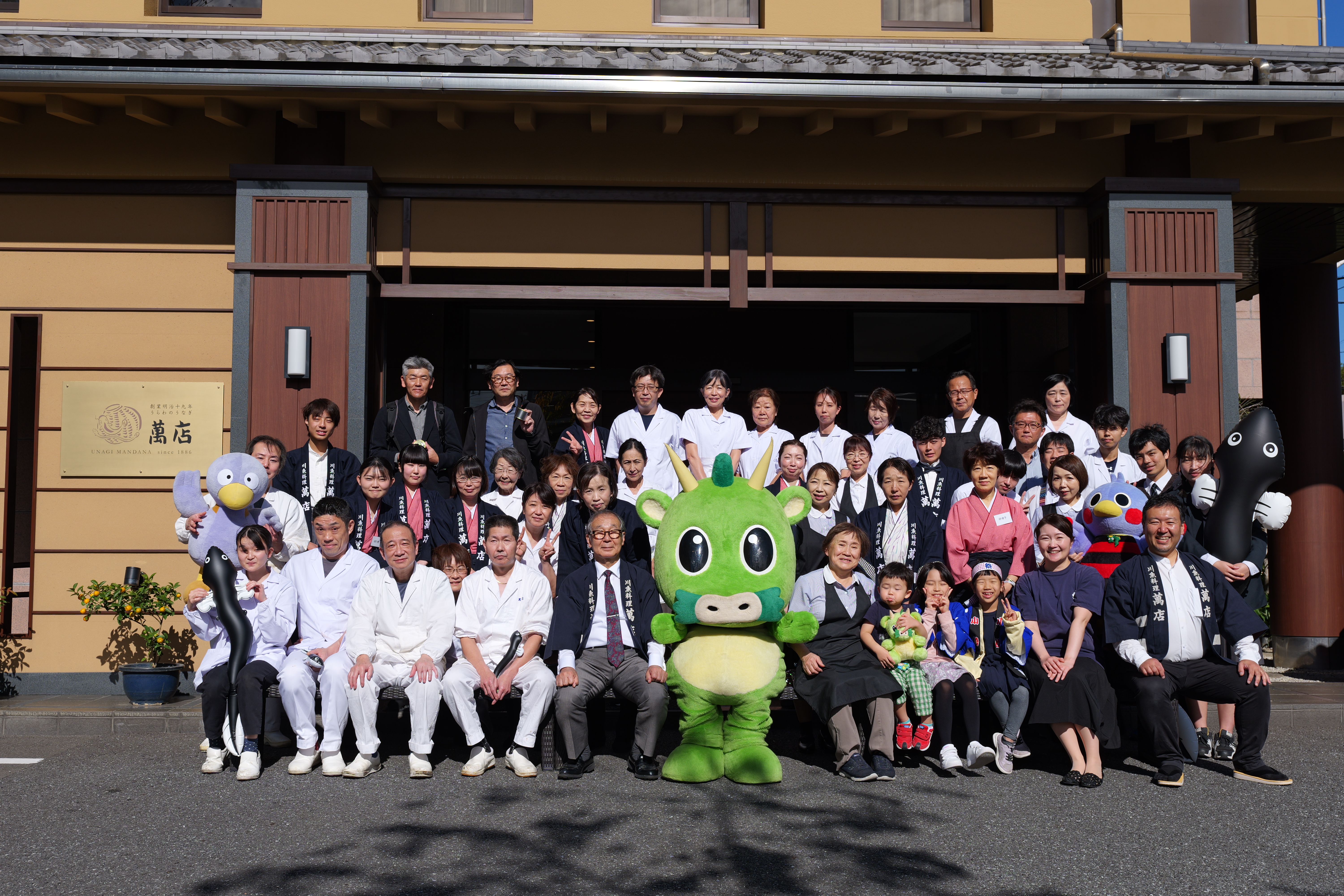 創業139年の「うらわのうなぎ萬店」で“うな重食べ放題”開催 倍率200倍の96人が老舗の味を堪能 | 黃信維（コウ・シンイ） | ニュース -  風傳媒日本語版