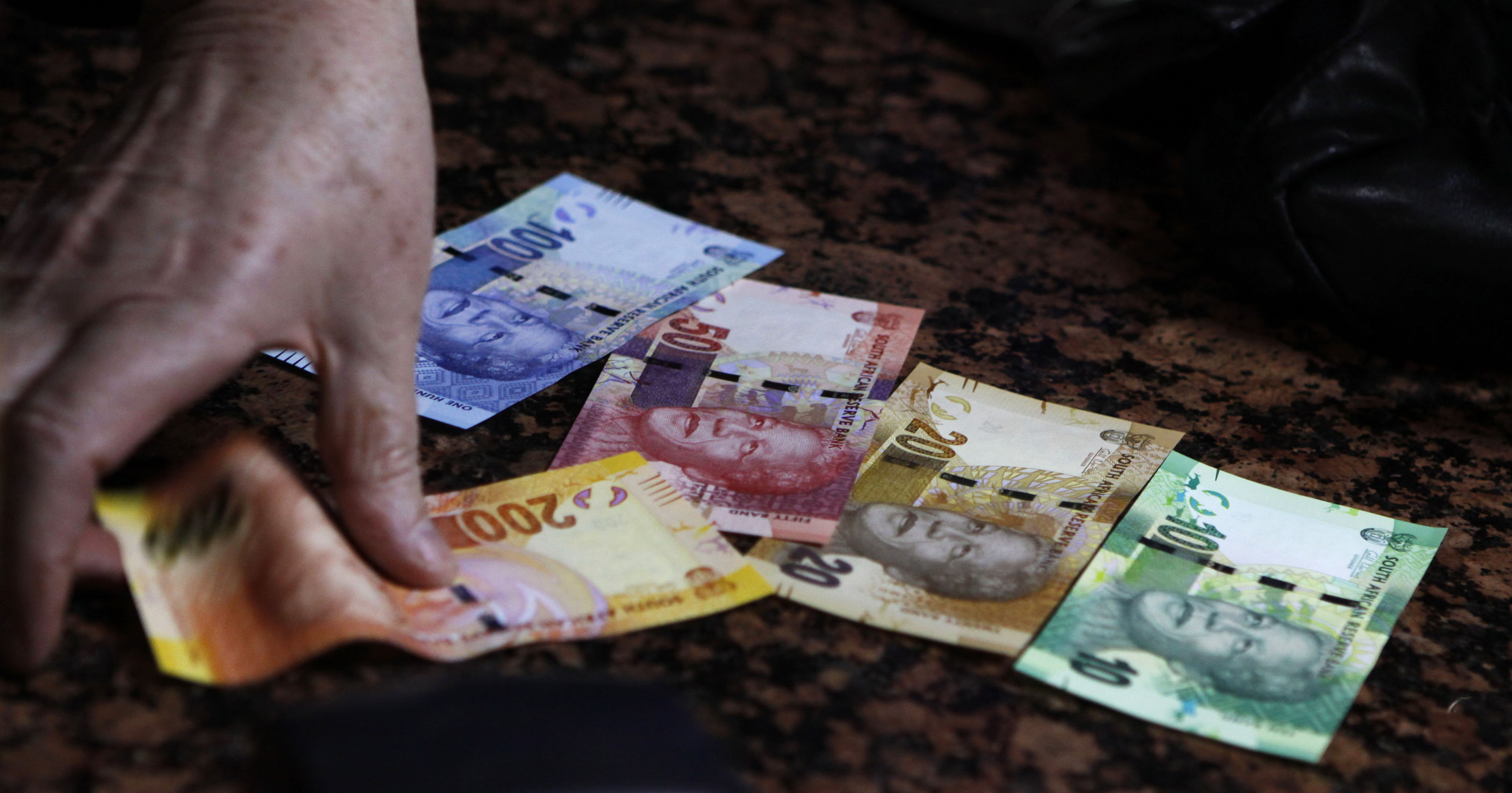 小賺利差，慘賠匯差？ 破解南非幣高息收迷思，專家：投資人忽略這項重點易吃虧| 財訊雙週刊| 風生活- 風傳媒