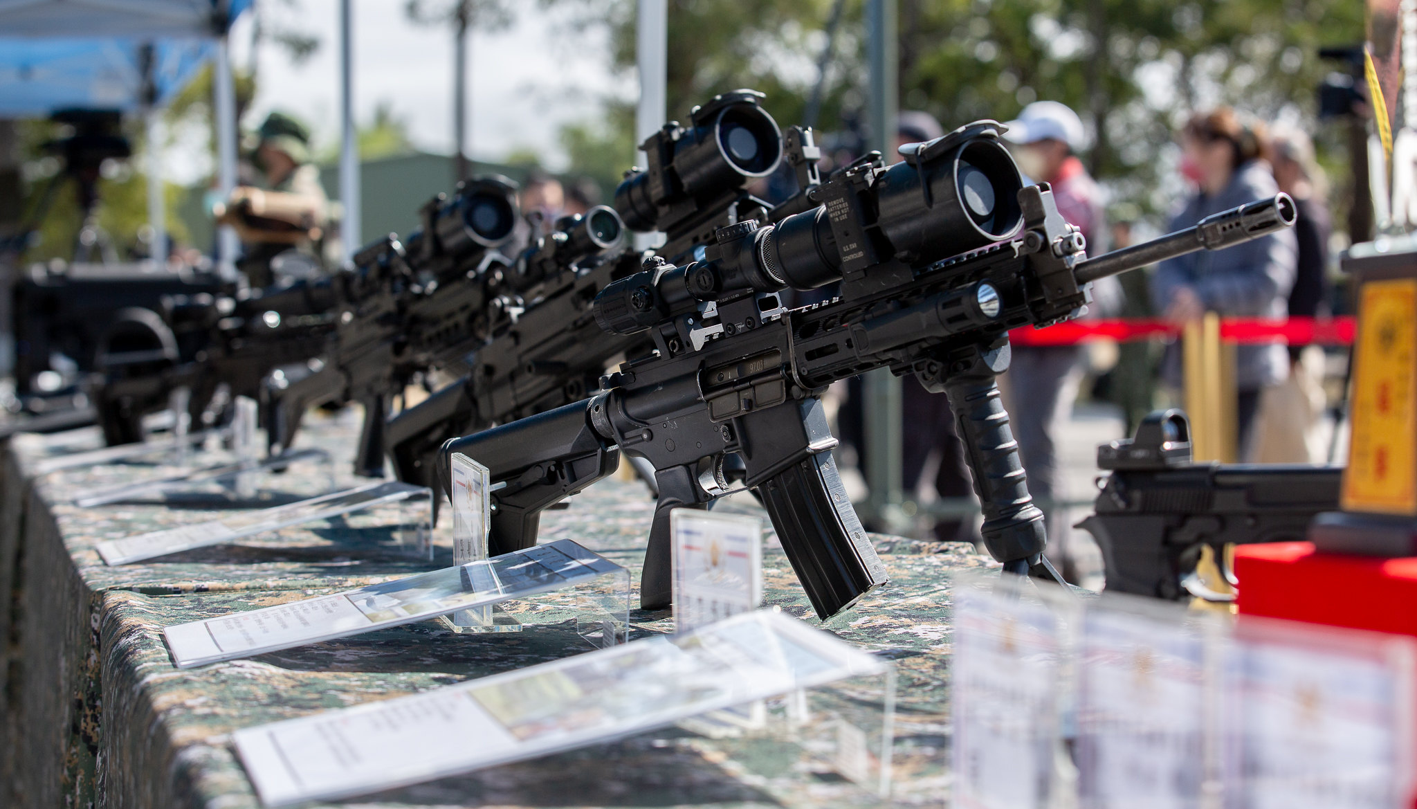 觀點投書：中科院技術大突破「─熱像夜視鏡」？真是嚇了好大一跳！ | undefined | 評論- 風傳媒