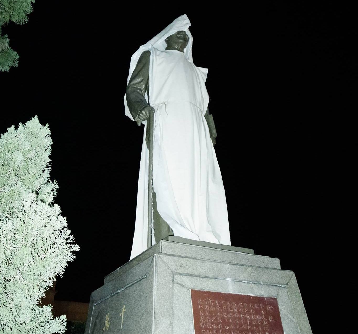 二二八紀念日》總統蔣公．天下圍攻中興新村銅像披麻戴孝中興大學直接